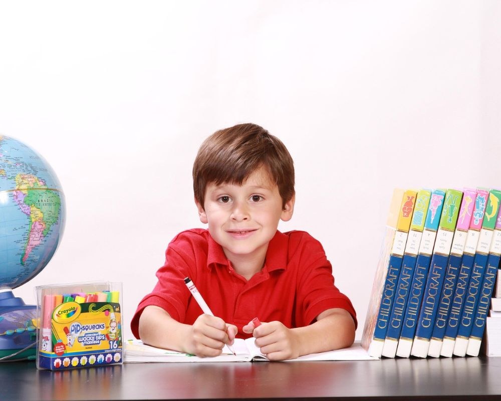 Trẻ 5-6 tuổi: Chuẩn bị vào lớp 1, cân bằng nghe - nói và làm quen đọc - viết nhẹ nhàng