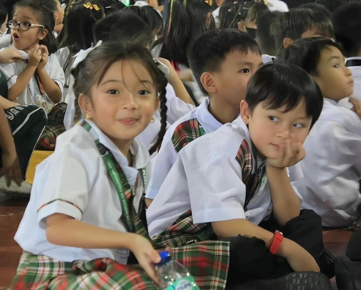 Nếu con của bạn có tính cách hướng nội và ngoan quá mức, thì làm sao mới có thể giúp con trở nên tự tin và dũng cảm hơn?