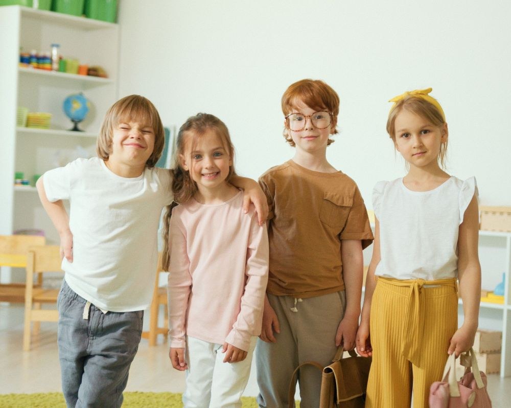Khi trẻ khoảng 4–5 tuổi, đã có nhận thức âm vị (Phonemic Awareness) tốt thông qua việc tắm âm và bắt đầu nhận biết được mặt các chữ cái cơ bản