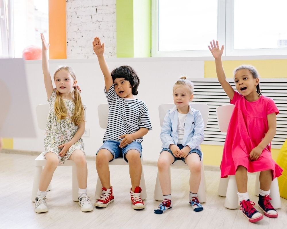 5 Bí quyết giúp trẻ nhút nhát học tiếng Anh tự nhiên, không áp lực