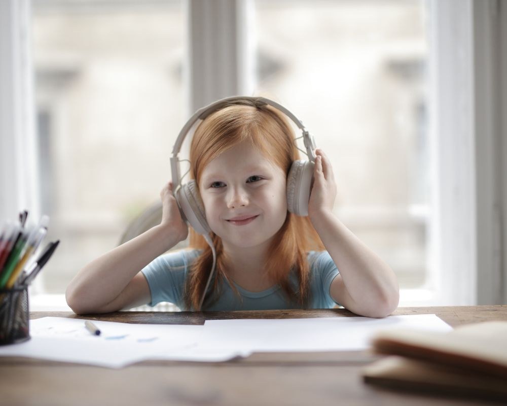 Muốn trẻ thực hành kỹ năng Decoding giỏi, đôi tai của trẻ phải được